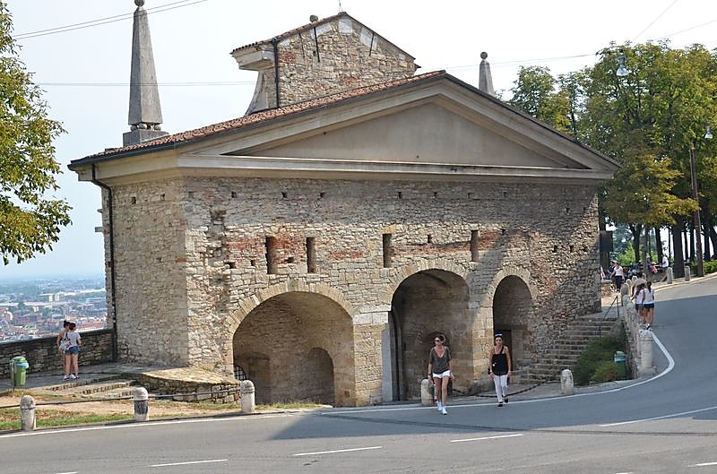 entree-fortifiee-de-bergamo.JPG