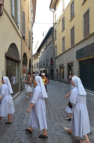 petites-soeur-a-la-recherche-dun-gelato.JPG