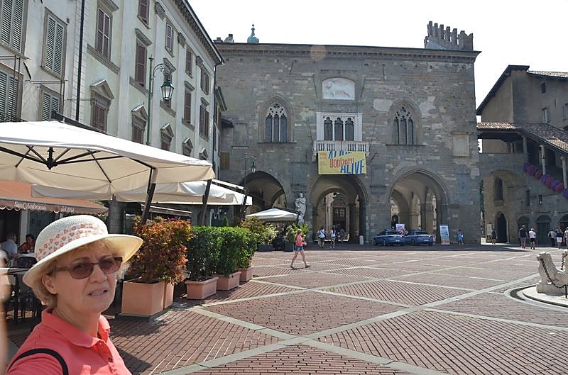 une-des-place-sde-bergamo.JPG