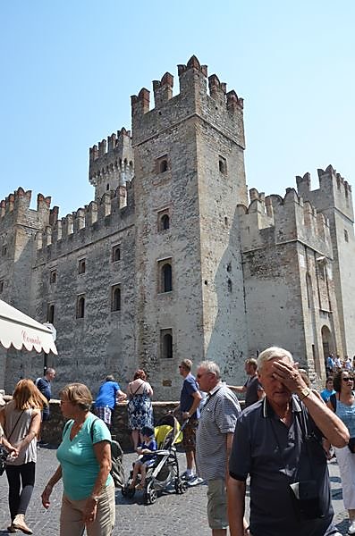 sirmione-apres-le-pont.JPG