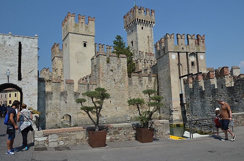 sirmione-pont-levis.JPG