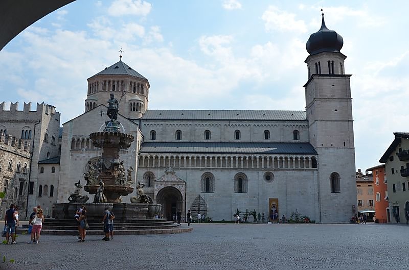 cathedrale-fontaine.JPG