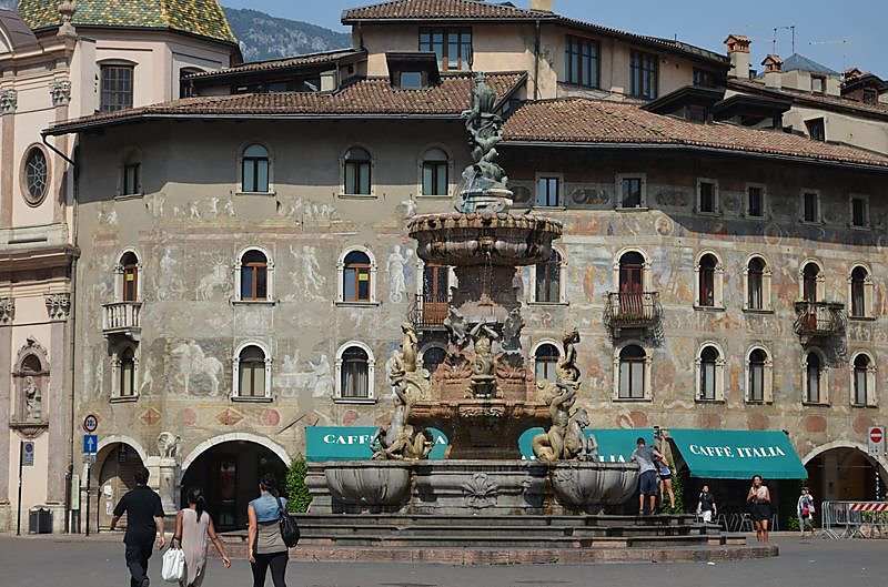 fontaine-de-nepturne.JPG