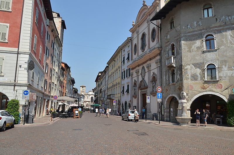 rue-de-trento.JPG