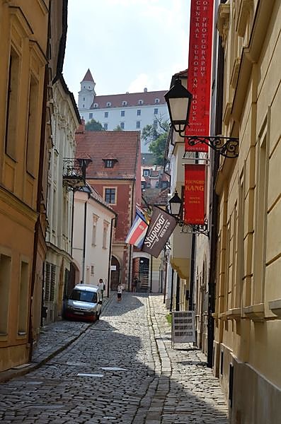 le-chateau-vue-de-la-vieille-ville.jpg