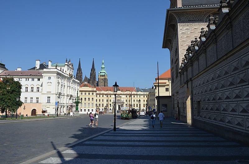 place-du-chateau-rive-gauche.JPG