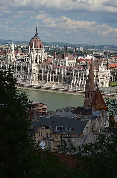 parlement-de-pes-vue-de-buda.JPG