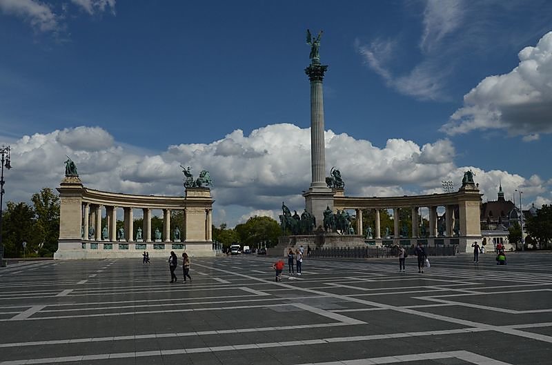 place-des-heros.JPG